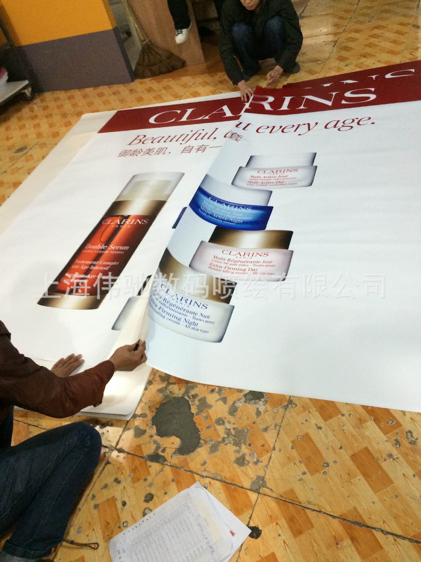 上海寫真噴繪工廠價 可拼接高精度130g PP背膠戶內寫真畫面